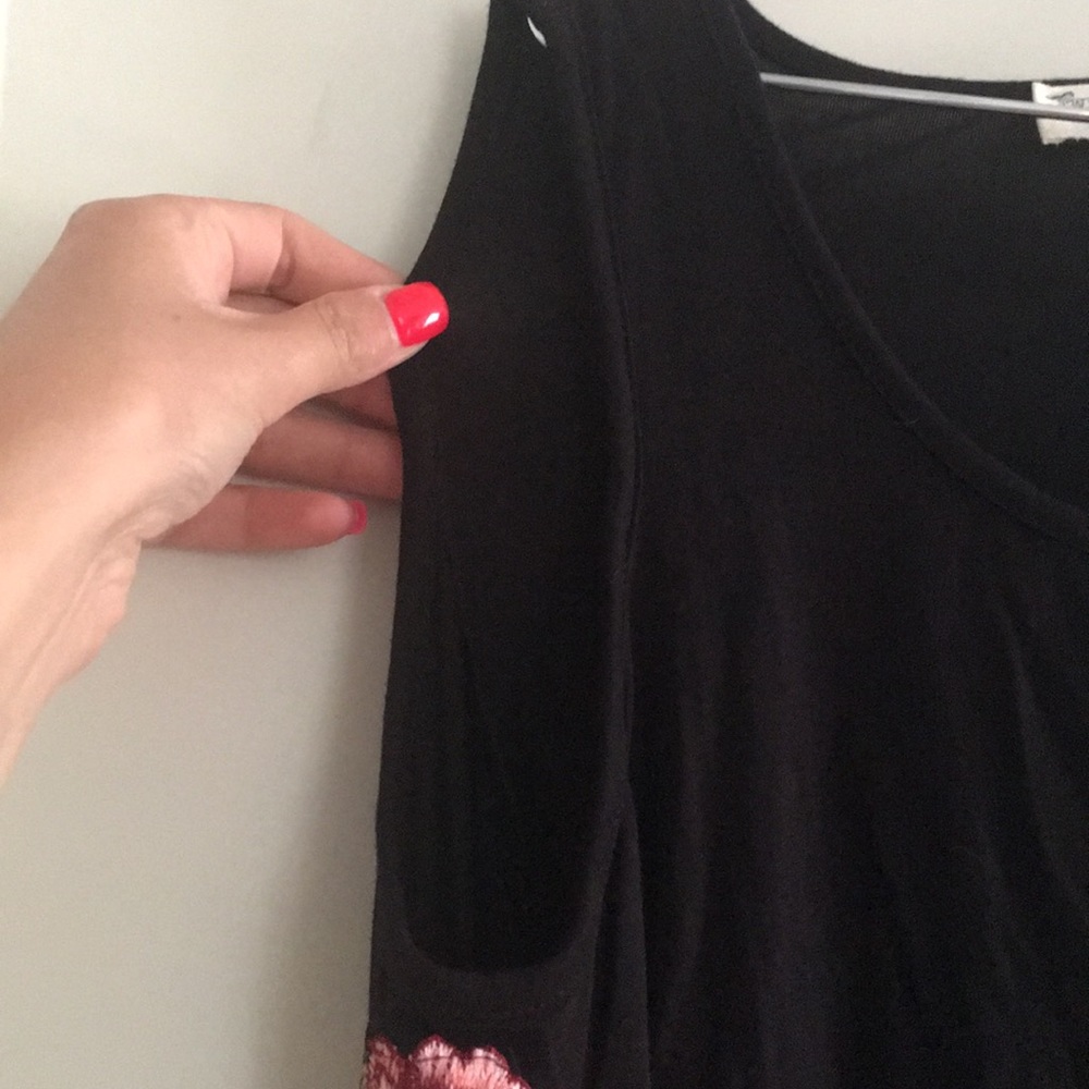 Cold Shoulder top - Picture 3 of 5